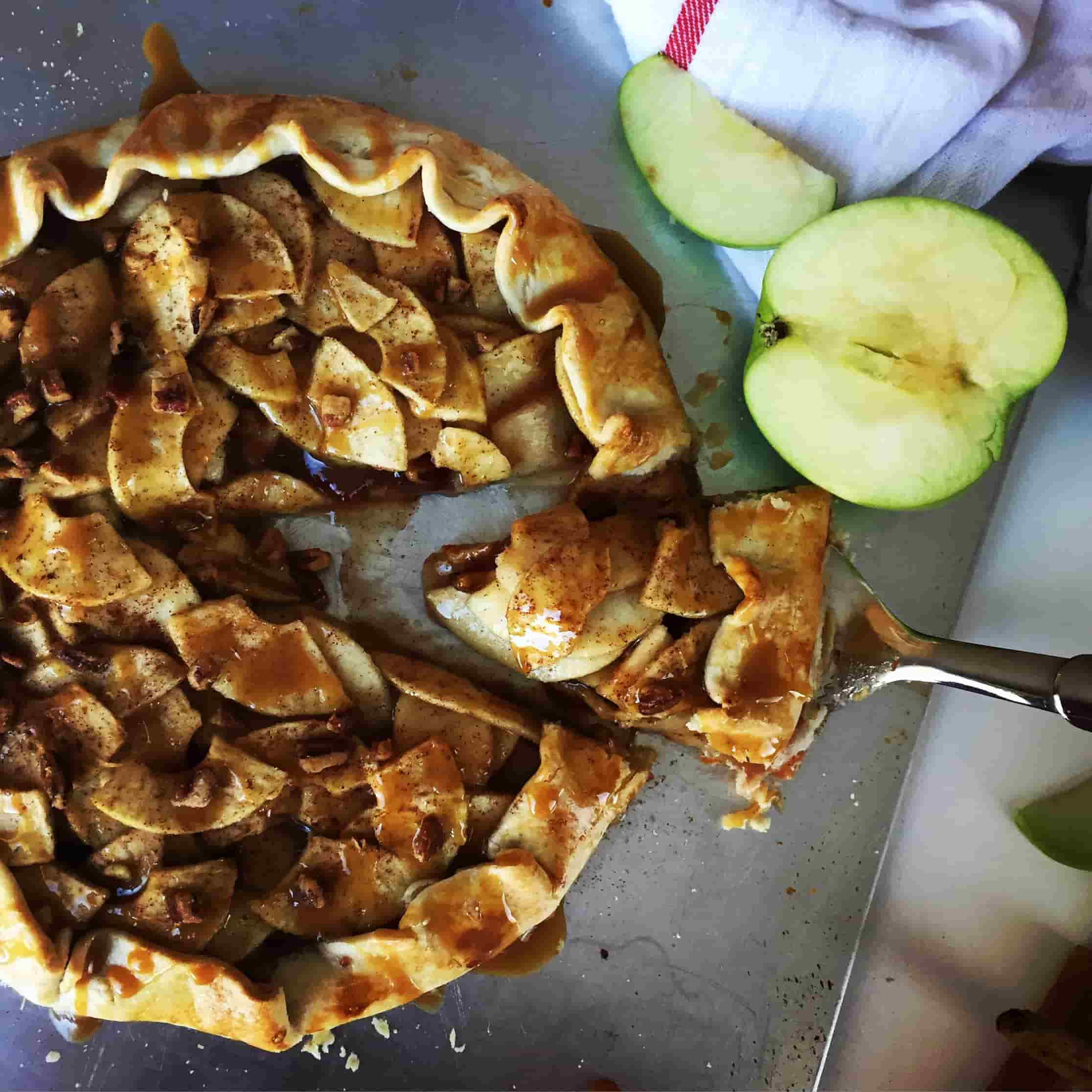 cranberry-apple-tartlet-with-salted-caramel